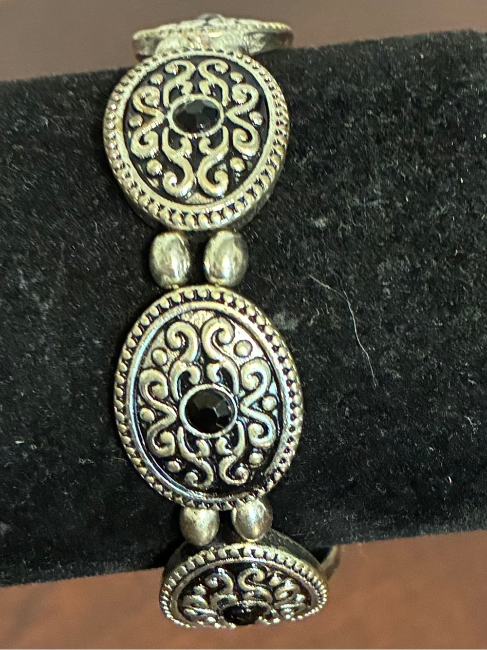 Silver-Tone Filigree Oval Link Stretch Bracelet with Black Accents